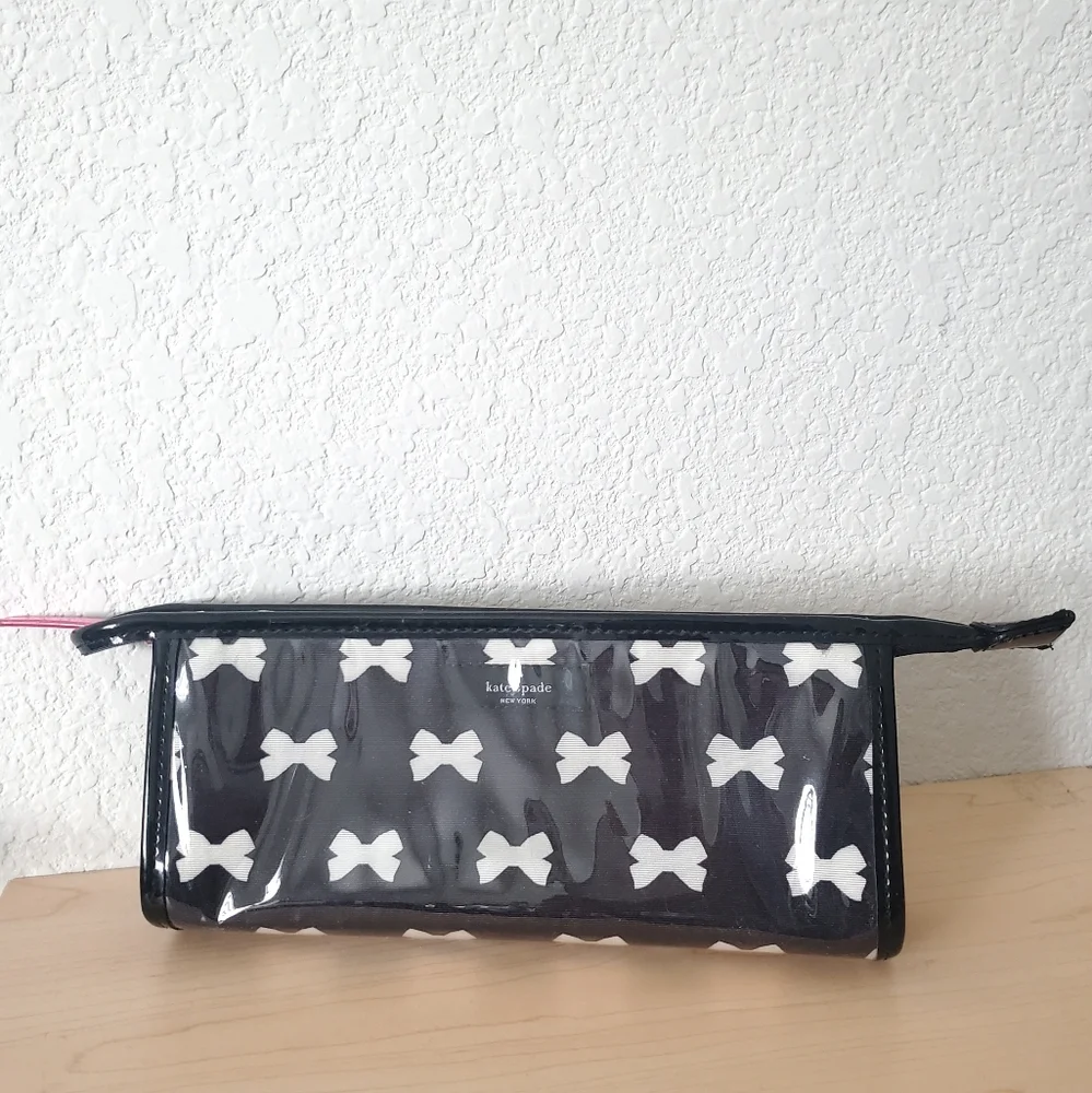 Kate Spade East West Heddy Tuxedo Court Black Cream Bow Make-up Bag Pouch